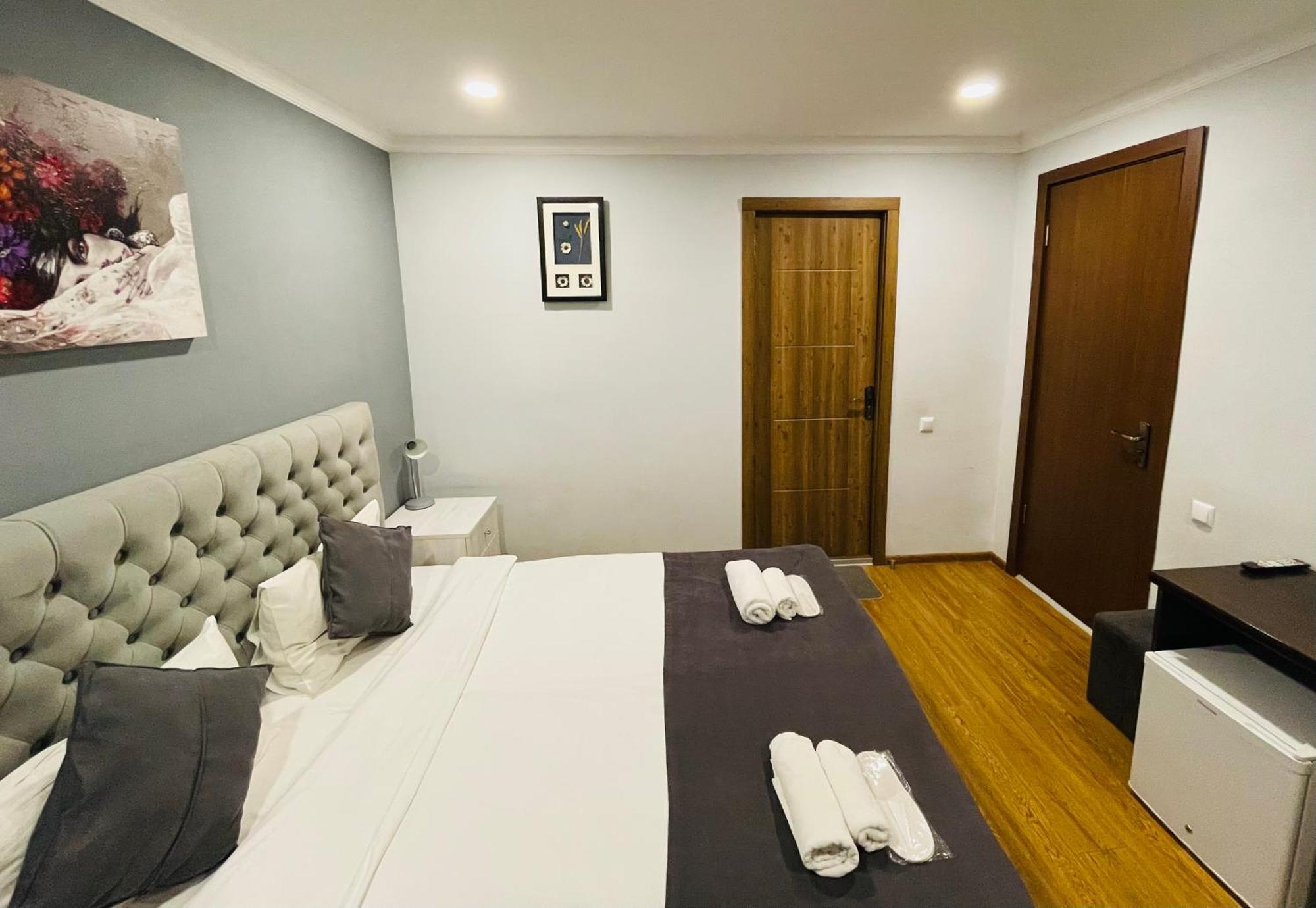 Book Hotel Tbilisi Eksteriør bilde