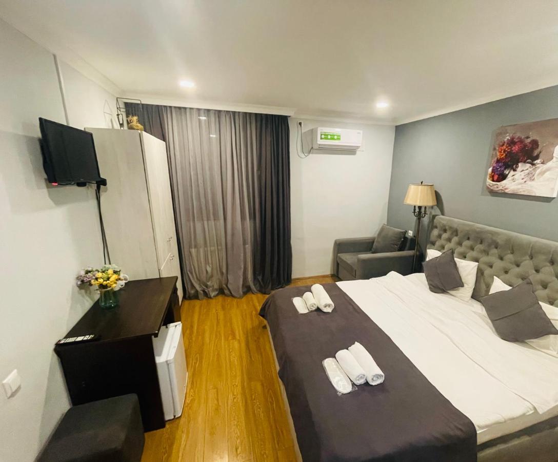 Book Hotel Tbilisi Eksteriør bilde